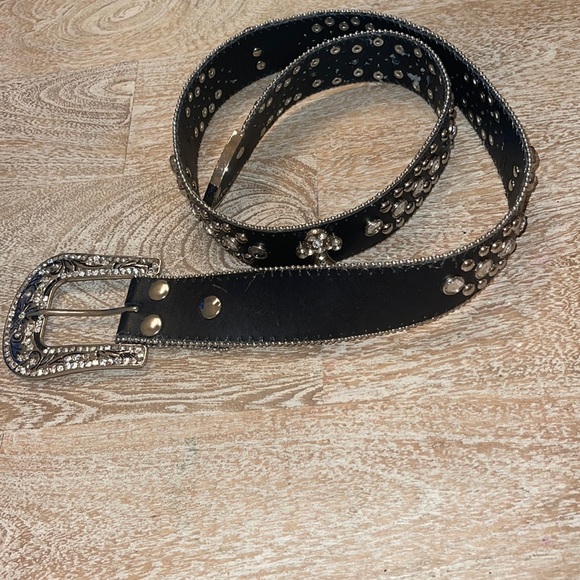 Cross studded embellished unisex black leather belt. Cross design. - Picture 2 of 8